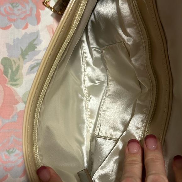 Adorable, versatile, purse, clutch or cute gold chain strap - Picture 3 of 5